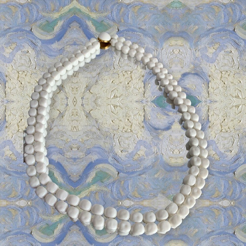 Richleiu white lucite double strand square beaded necklace push clasp 20”L